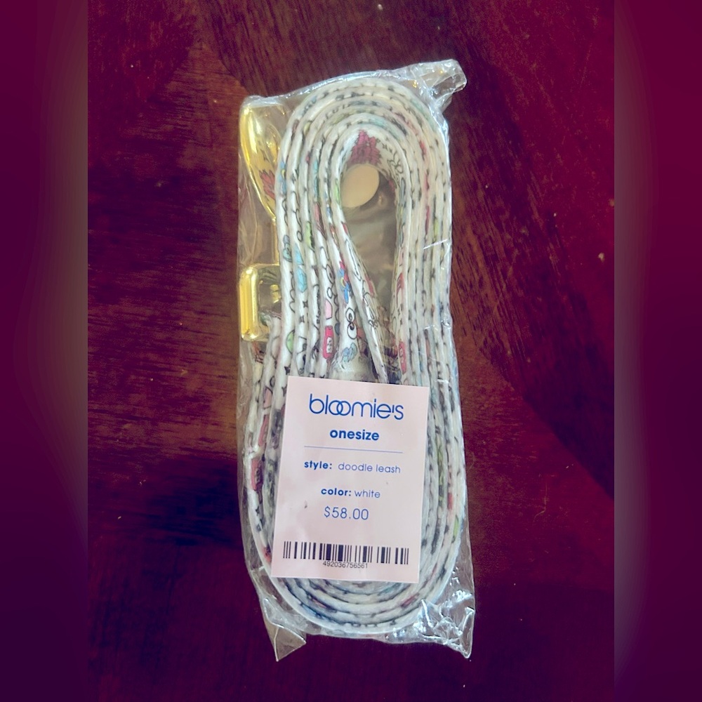 Bloomingdale’s NWT Doodle Gold-Tone & Printed
Fabric Leash